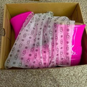 UGG Drizlita WATERPROOF Boots (DRAGONFRUIT)